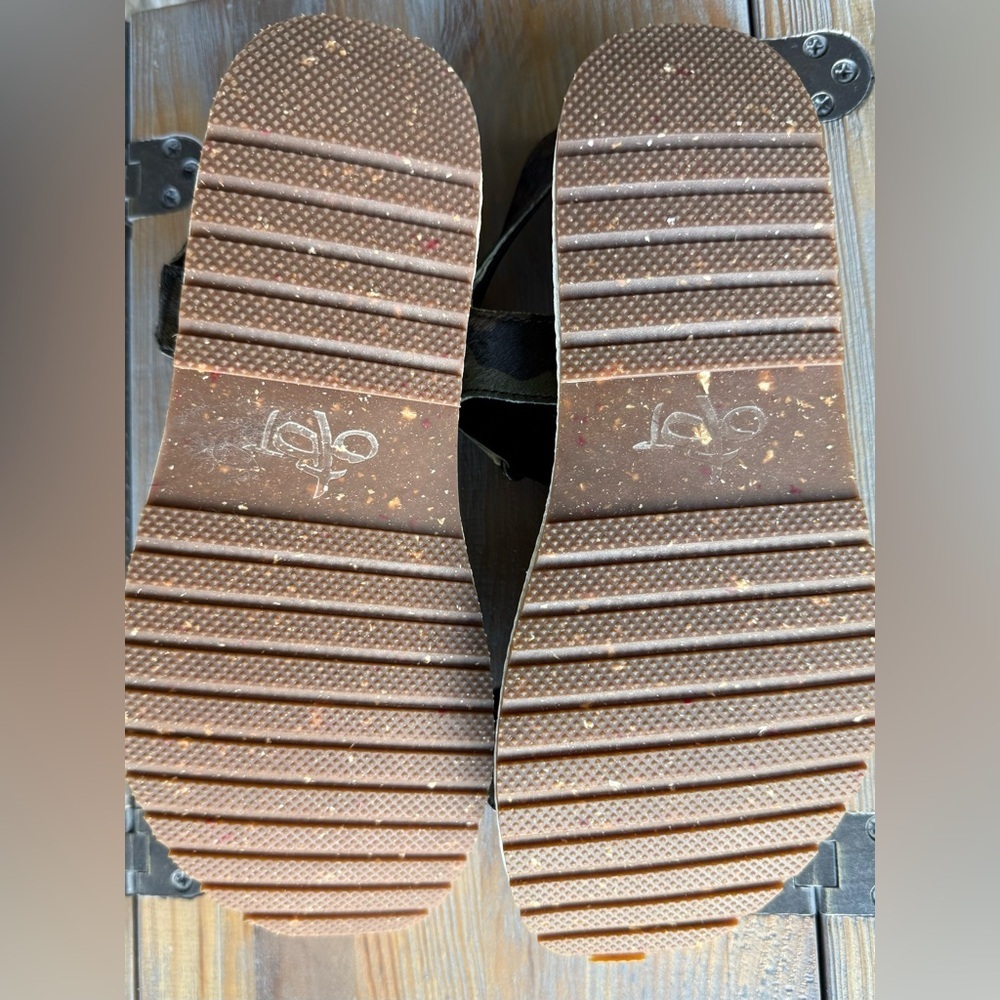 OTBT SIZE 7 Sierra Comfort Sandals In Green Camo With Cork and Foam Sole - Picture 6 of 8